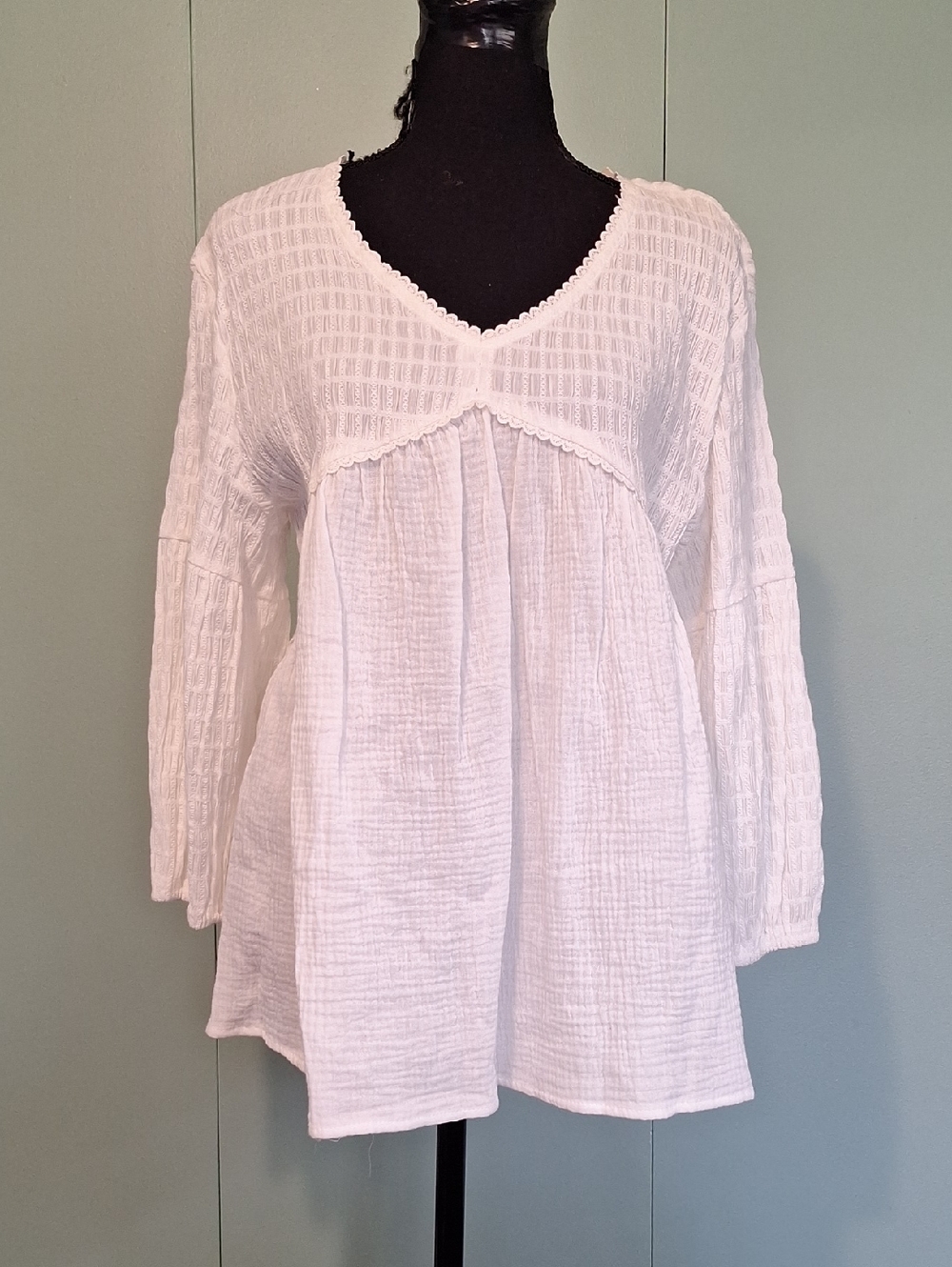 Nwt Solitaire White Lightly Sheer Blouse Size Large